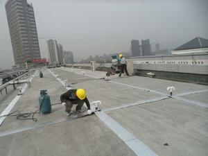 別墅地下室近期出現幾個小縫隙漏水，怎么修補?